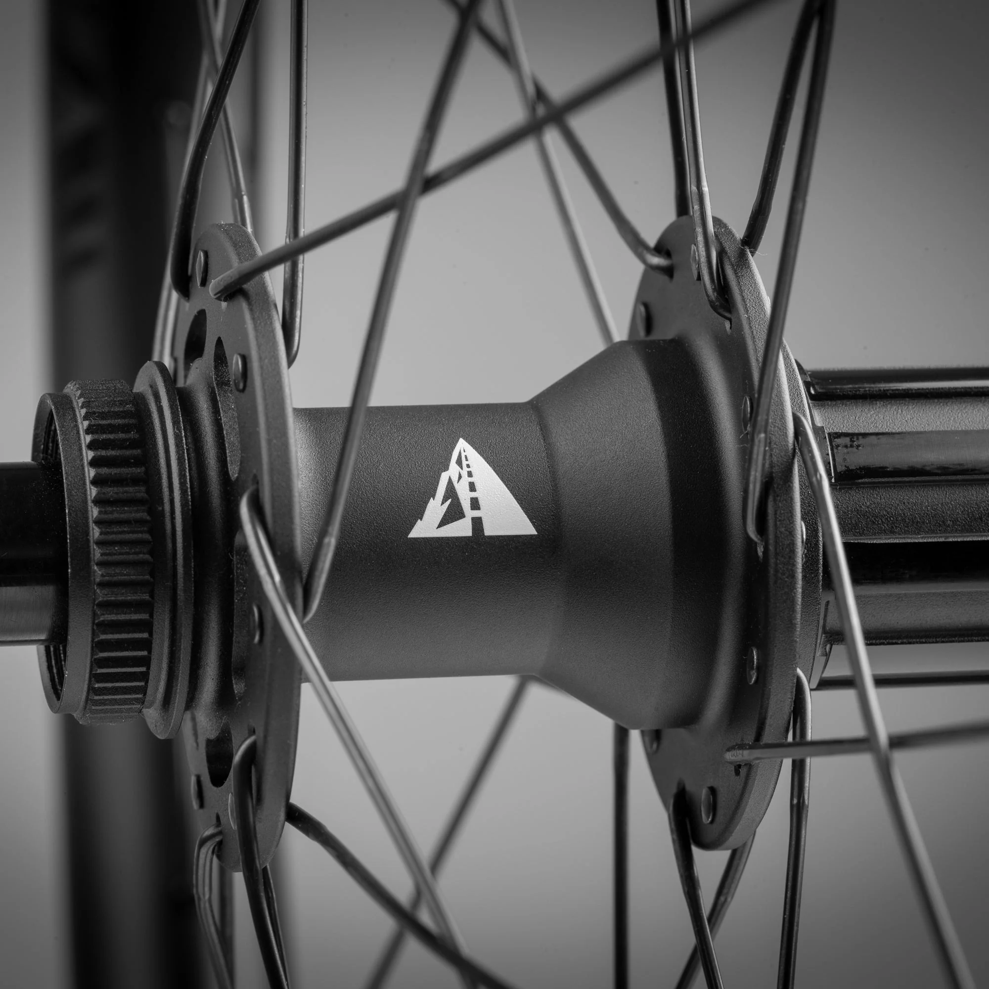 GMR 22 Carbon Tubeless Disc-Brake Gravel Wheelset - 700c - Image 6